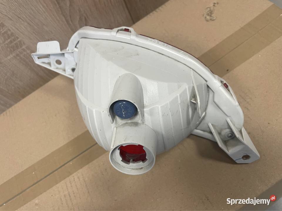 Toyota Yaris III lampa tył lewa przeciwmgielna L Kozubszczyzna sprzedam