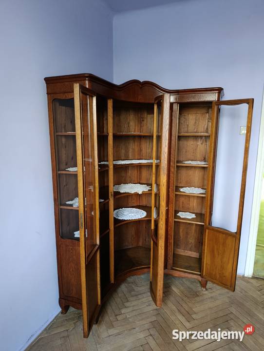 Nietuzinkowy narożny kredens z dworku Ludwika Łódź