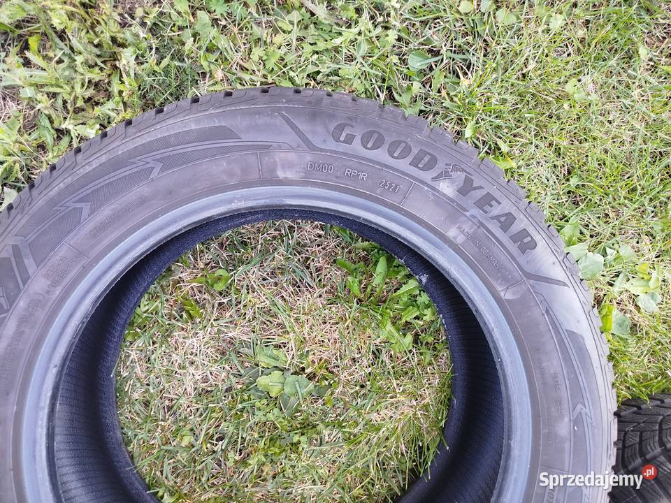 Opony zimowe Goodyear 2255517 Cyców