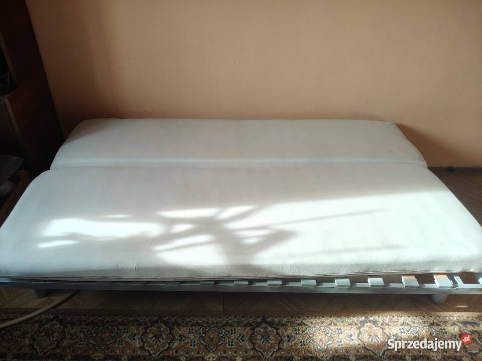 Łóżko z pojemnikiem na pościel Godziszka