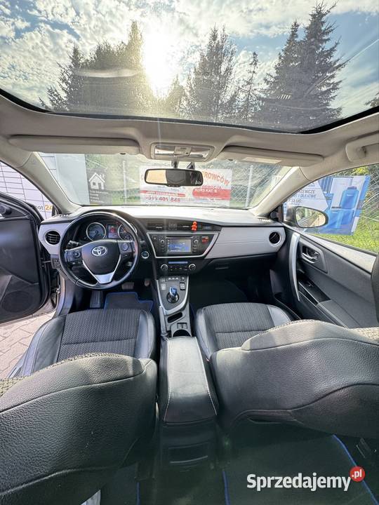 Toyota Auris hybryda 18 bogate wyposażenie Auris Dobczyn
