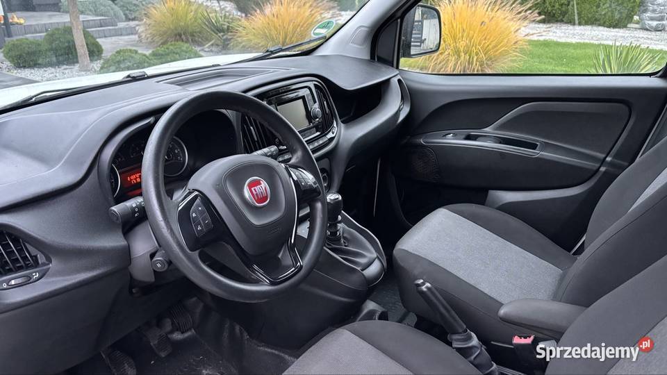 Piękny FIAT DOBLO 2019r 16 diesel bogate ESP Motoryzacja łódzkie Rzechta