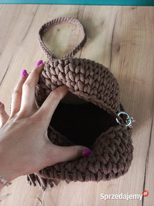 Torebka okrągła na szydełku w stylu boho