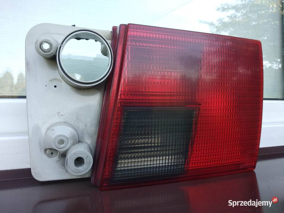 Audi A6 C4 lampa tył tylna prawa w klapę osobowe Sieradz