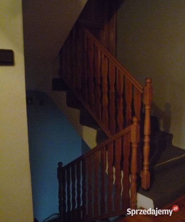 Drewniana balustrada z tralkami