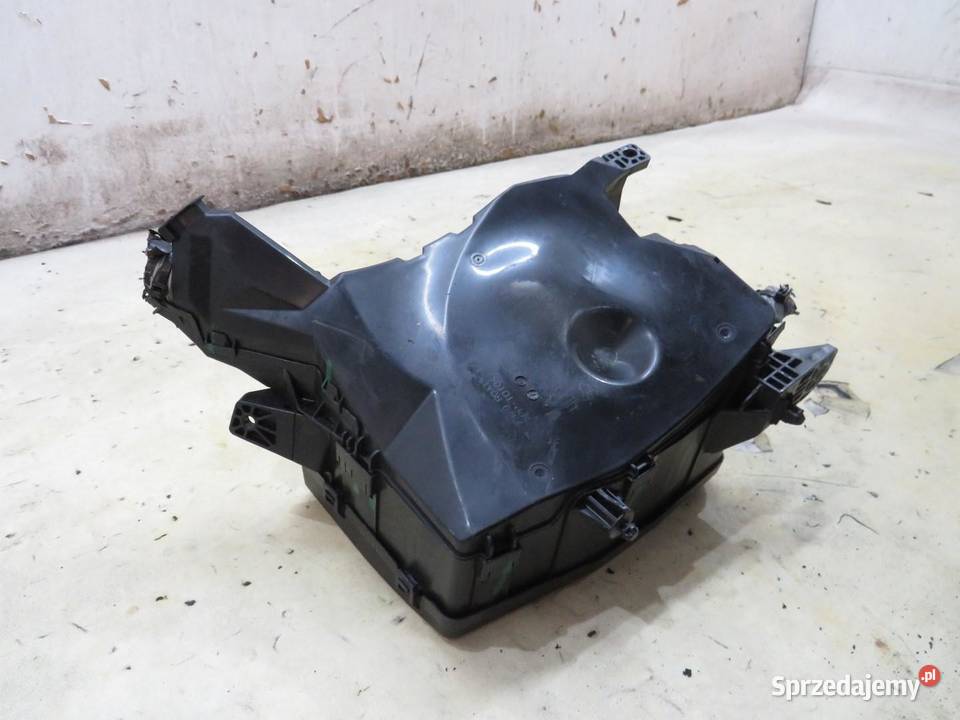 SKRZYNKA BEZPIECZNIKÓW AURIS II LIFT 16 D4D osobowe