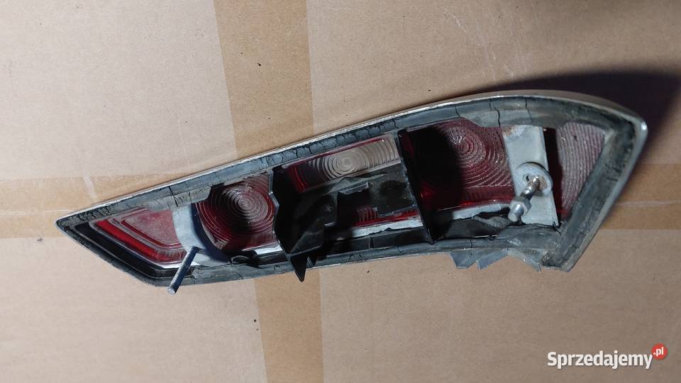 Mercedes W 110 klosz lampy Miłków