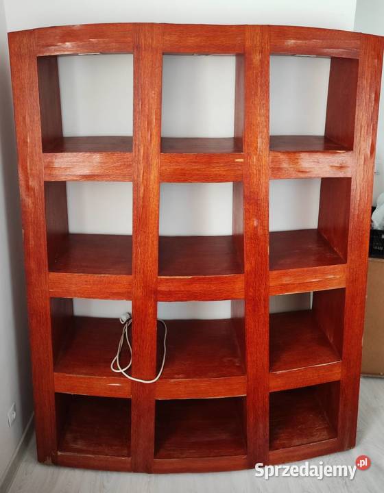 Regał z podświetleniem