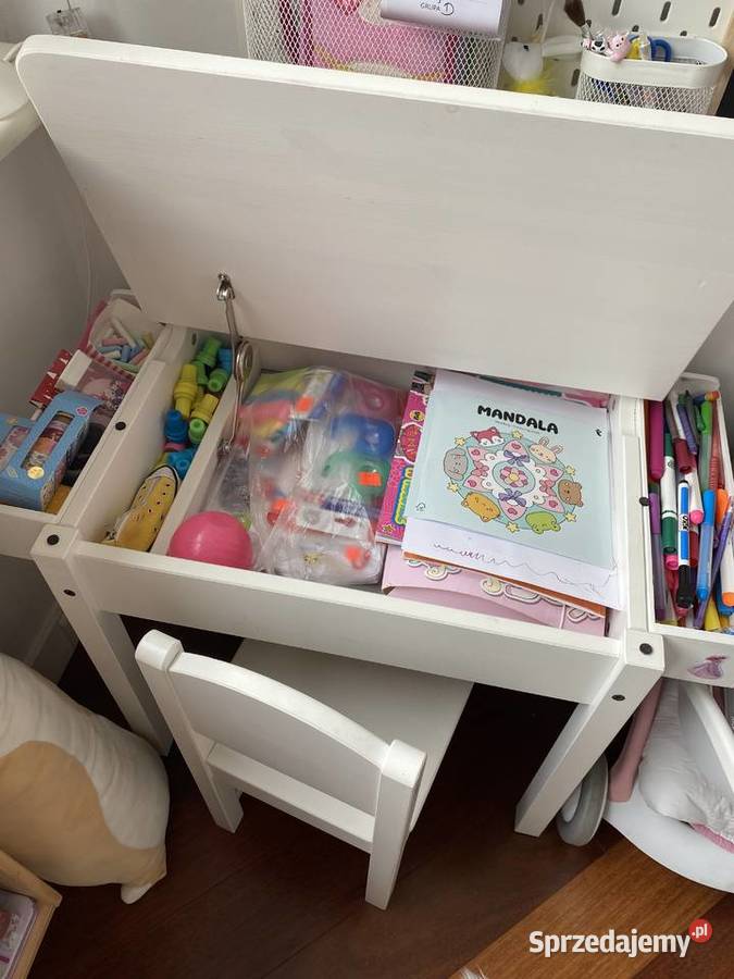 Komplet mebli do pokoiku dziecka