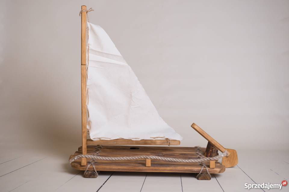 Drewniana tratwa foto rekwizyt do sesji łódka Milicz