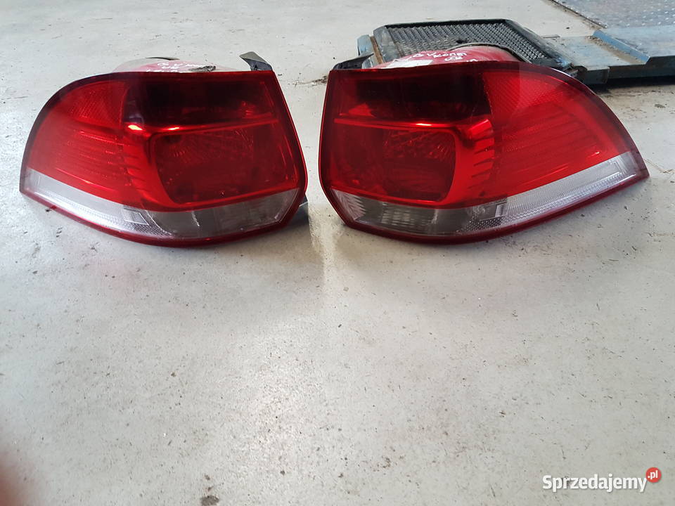 VW GOLF V KOMBI LAMPA TYLNA LEWA PRAWA WKLAD