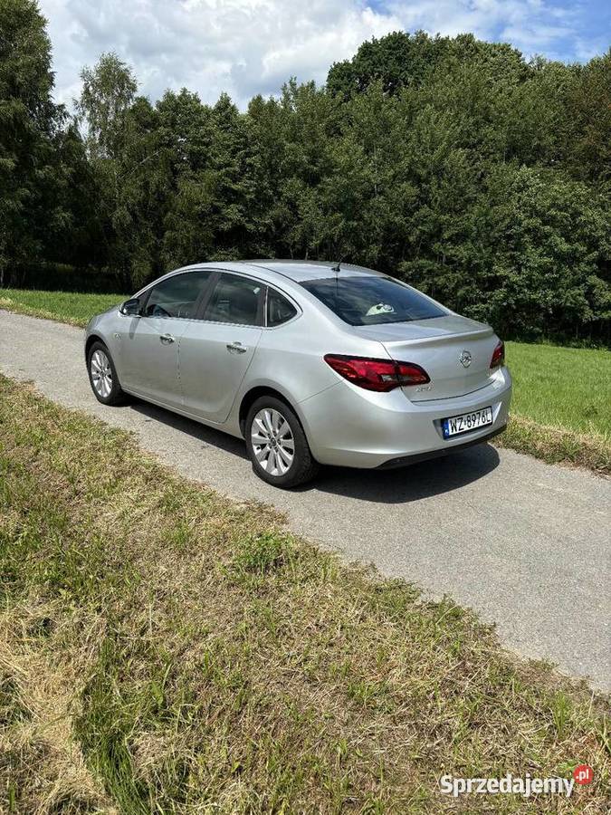 Opel Astra J sedan Salon Polska światła przeciwmgielne podkarpackie Zabratówka