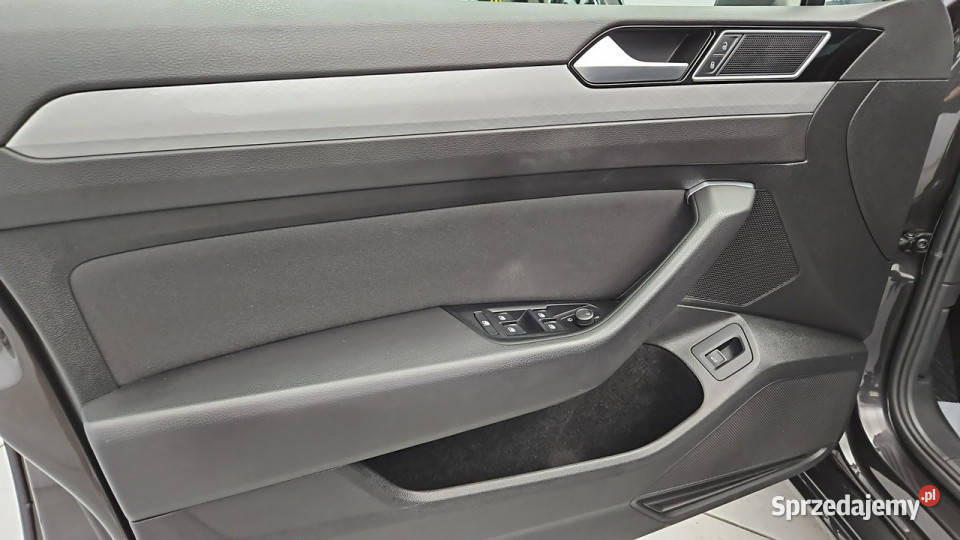 Volkswagen Passat Variant 15 TSI EVO Business lakier metallic Warszawa