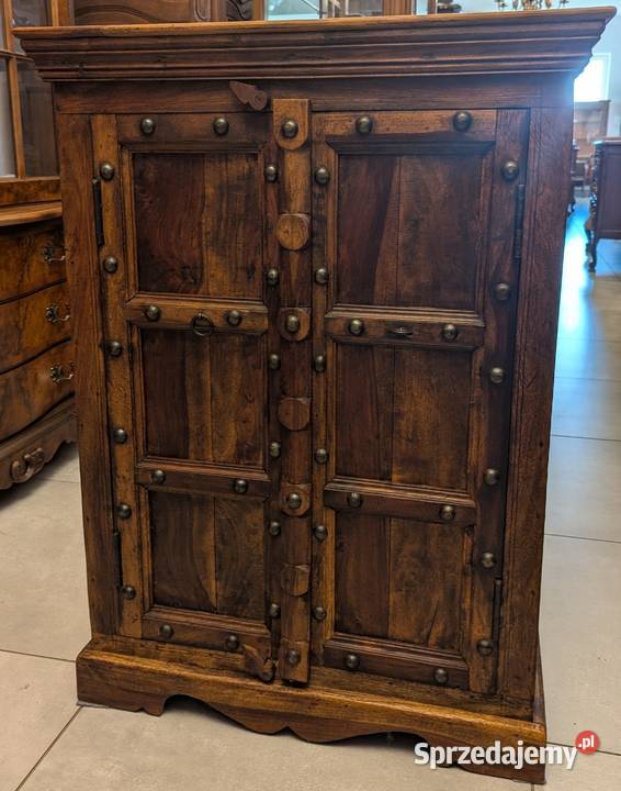 Brdzo piękna komodaszafka kolonialna sklep