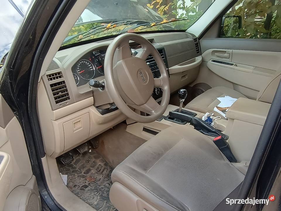 Sprzedam tanio Jeep Cherokee KK 28 CRD 148792 odtwarzacz DVD małopolskie Kraków sprzedam