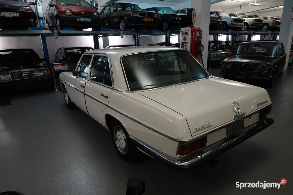 Mercedes W114 280E Automatic Klima z 1970 roku Rok produkcji 1970 Zgierz