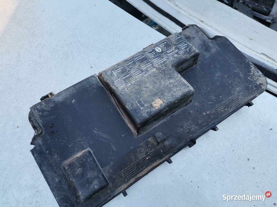 Pokrywka skrzynki bezpieczników Audi 80 B4