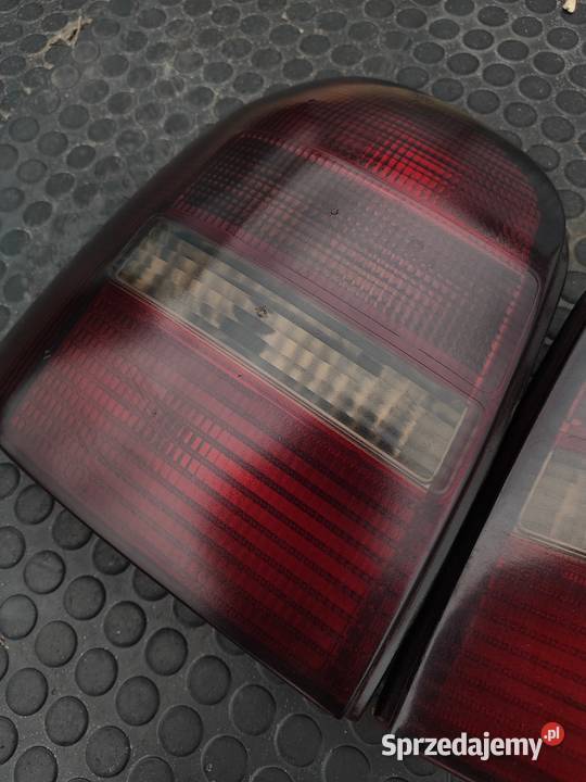 Audi A4 B5 Avant Lift Lampy tył Lututów