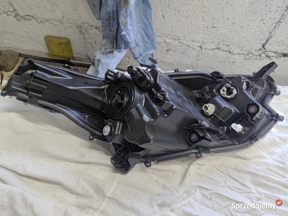 TOYOTA YARIS 4 IV 19 LAMPA LEWA PRAWA PRZEDNIA osobowe Lwówek