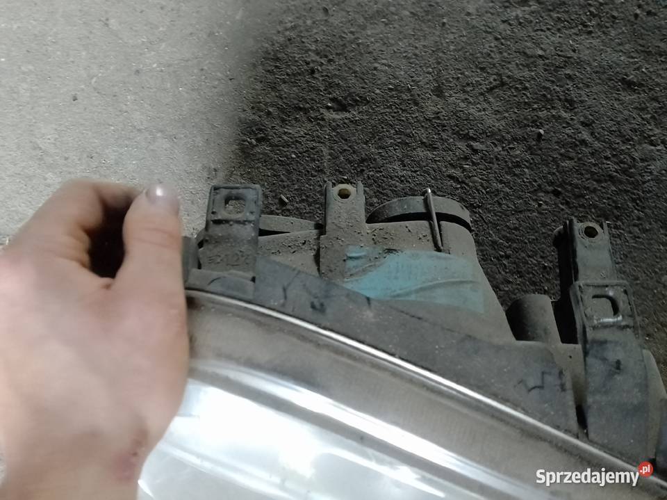 Lampa prawa przednia golf 4 lampy przednie Nowy Dwór