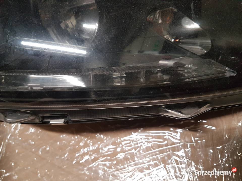 FORD FIESTA MK7 REFLEKTOR PRAWY LAMPA LED Rok produkcji 2009 Turek sprzedam