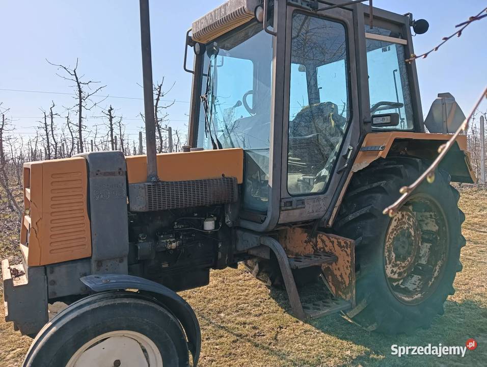 Ciągnik RENAULT 8012