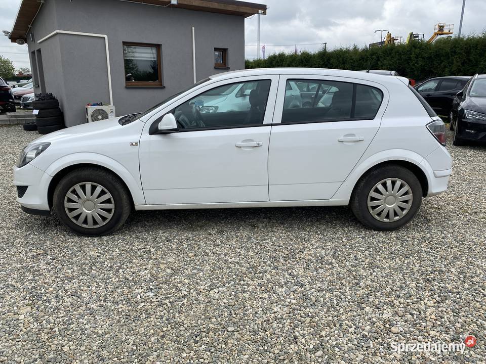 Opel Astra 2010 Paniówki sprzedam
