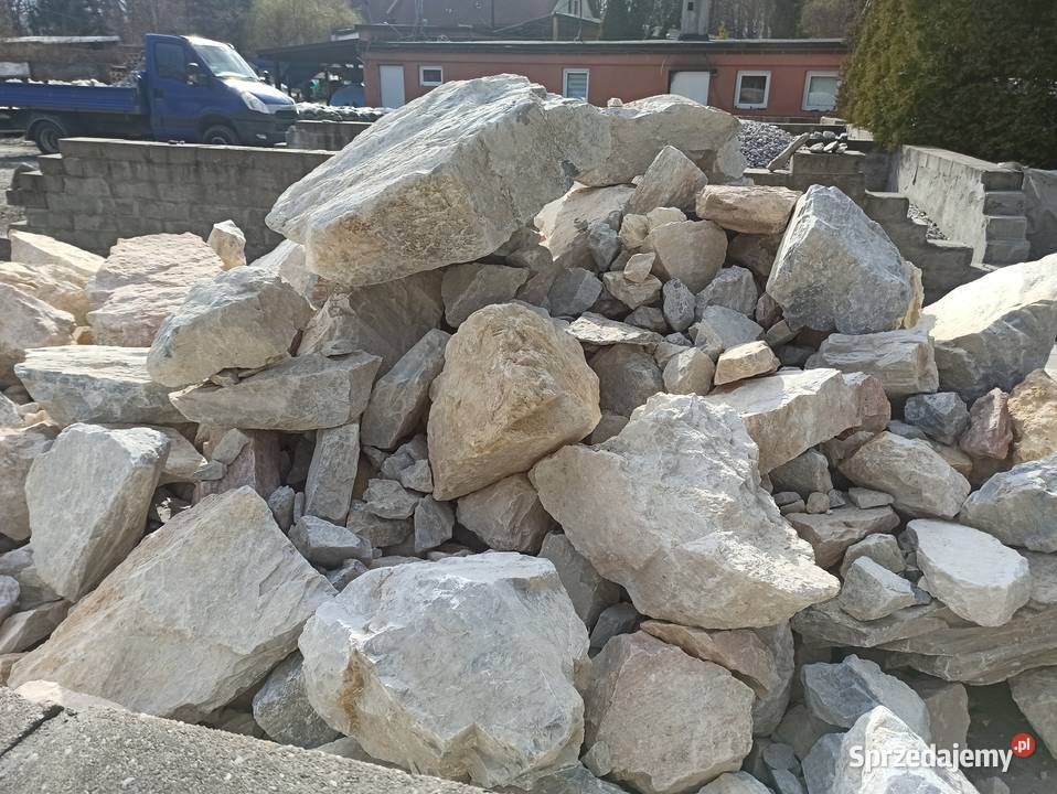 Głazy Kremowe Kamień Duży Głaz Biała Marianna śląskie Jaworzno
