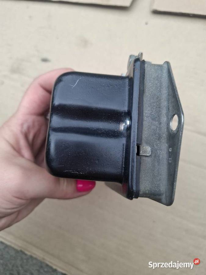 Nowy regulator napięcia prądnicy Fiat 126 Maluch