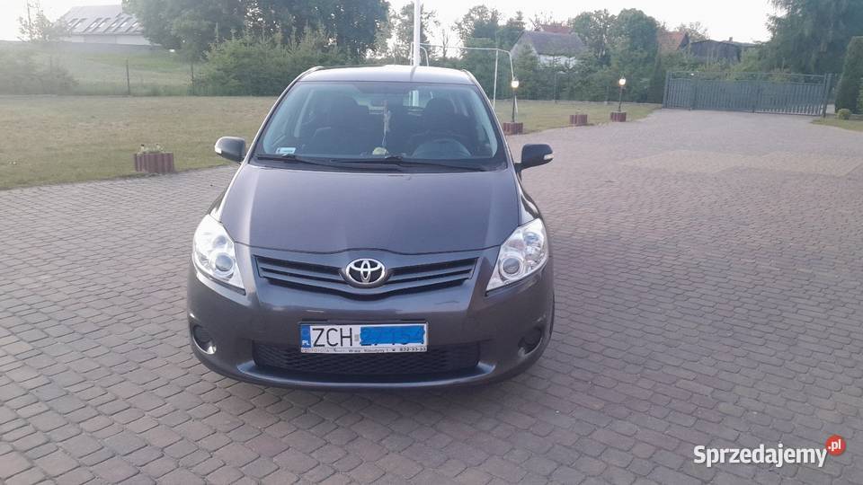 Toyota auris kupiony w polskim salonie