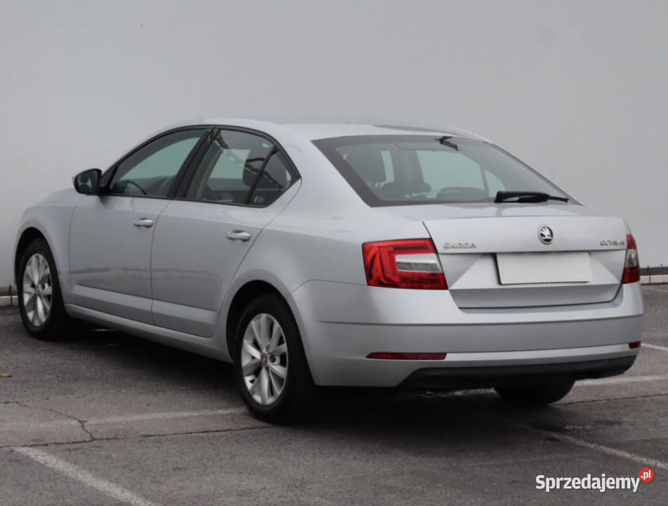Skoda Octavia 12 TSI srebrny