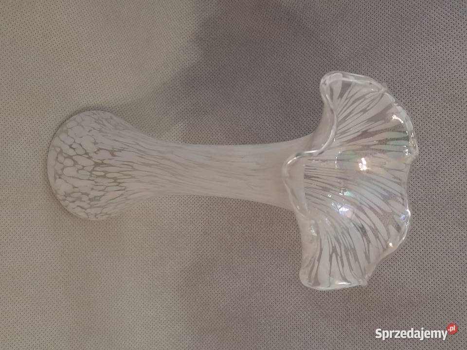 Szklany biały opalizujący wazonikKrosno Porcelana i szkło sprzedam