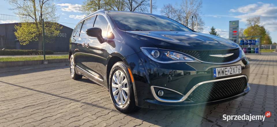 Chrysler Pacifica 2017 7 os dach monitory 130 Kałuszyn