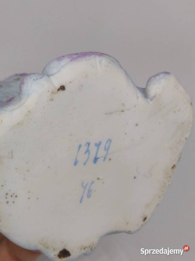 Biskwitowy wazonik figuralny Radom