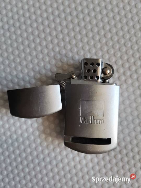 Stara metalowa benzynowa zapalniczka Marlboro