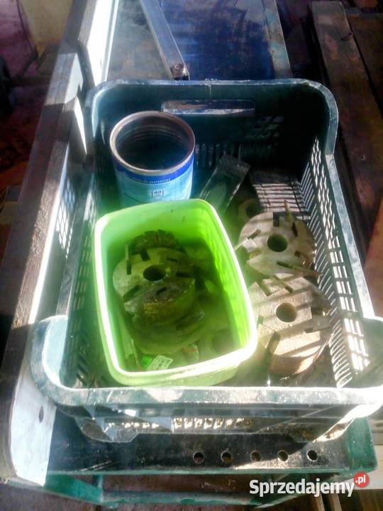 Frezarka z frezami stolarskimi Ząbrowo