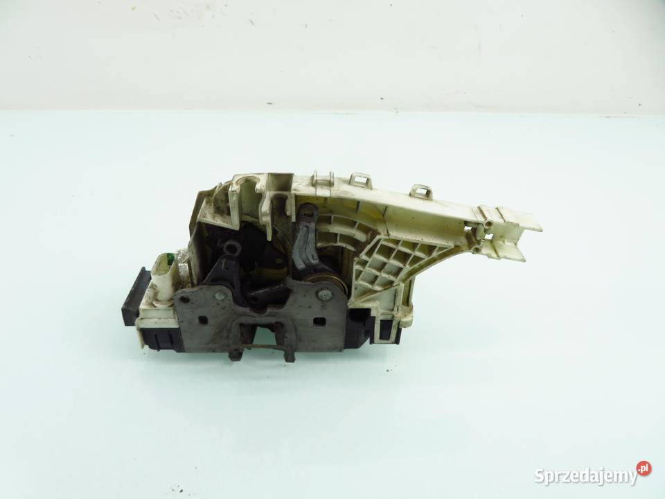 ZAMEK LEWY PRZEDNI MERCEDESBENZ SPRINTER 906