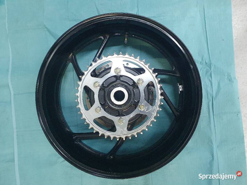 Suzuki GSXS 1000 S F felga tył tylna tarcz koło