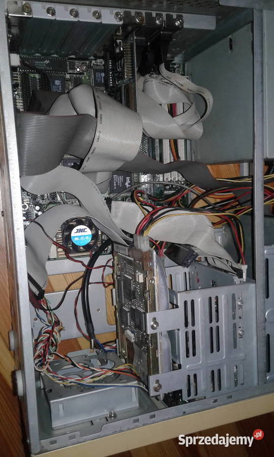 Stary Komputer AT z wyświetlaczem w obudowie 120 Gorzyce