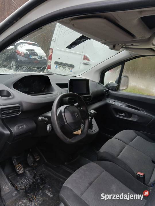 Peugeot Partner lekko uszkodzony klima navi mały Częstochowa