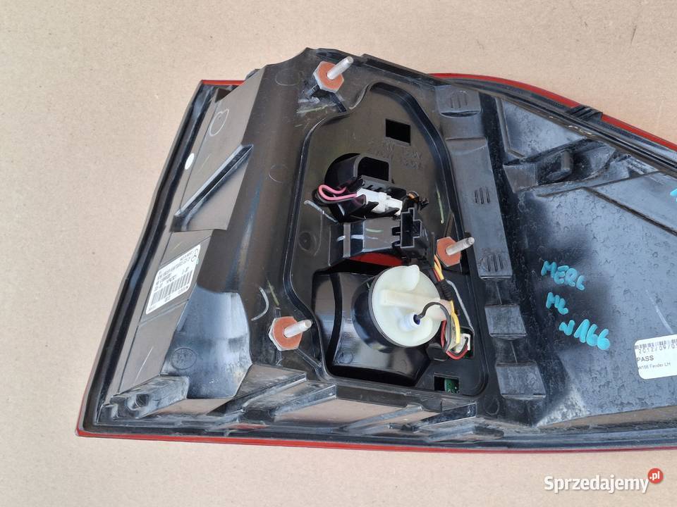 MERCEDES ML W166 LAMPA LEWY TYŁ LEWA TYLNA Bieleń