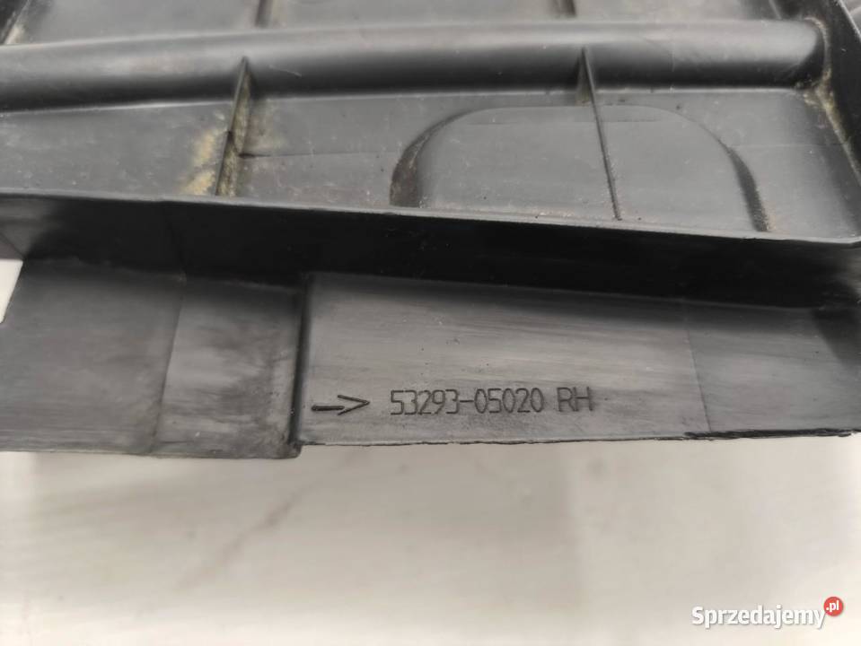 KIEROWNICA POWIETRZA PRAWA TOYOTA AVENSIS II T25