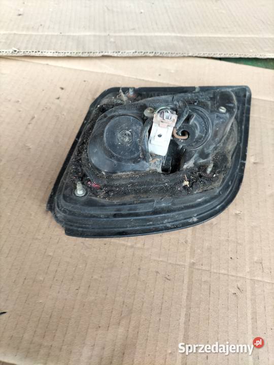 Nissan Almera N15 Lampa Tylna Klapa Kamień-Kolonia