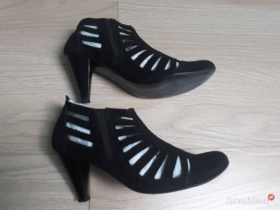 Czarne zamszowe buty na obcasie małopolskie