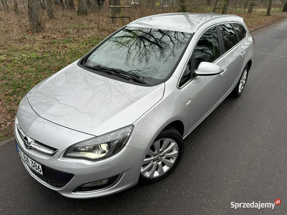 Opel Astra Sport Tourer 20 CDTI 165 2013r Xenon serwisowany w ASO Józefkowo