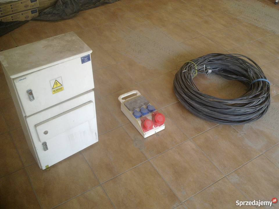 Słup elektryczny betonowy 10 m skrzynka i kabel mazowieckie Warszawa