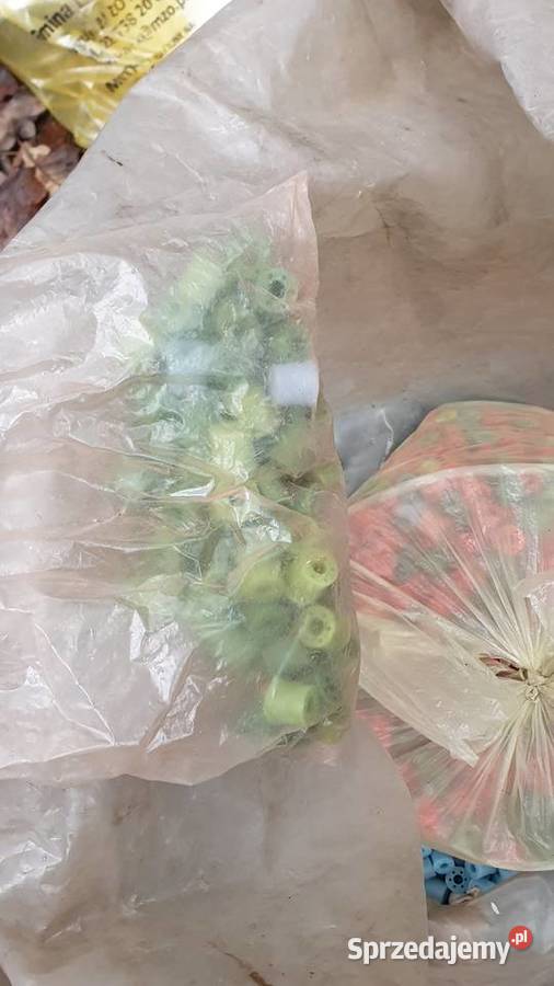 Plastikowe małe nasadki różne kolory 2 worki mazowieckie Warszawa sprzedam