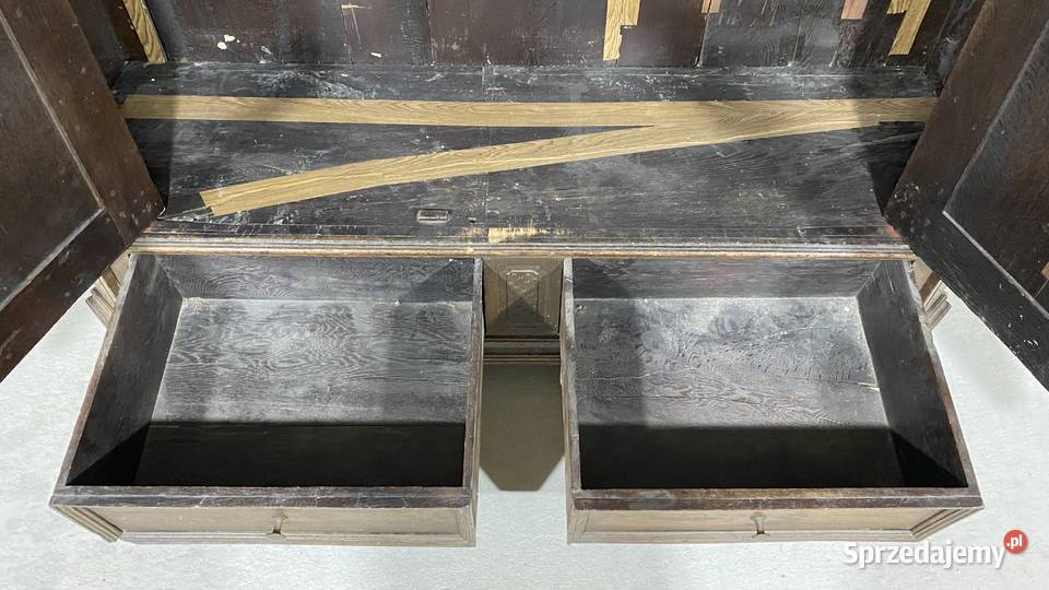 Antyczna rzeźbiona szafa z litego drewna DO Gryfice