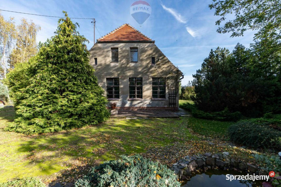 Działka zabudowana starą szkołąjezNiepruszewskie Zborowo