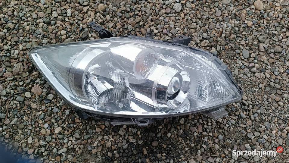 Lampa prawa przednia Toyota Auris lift europa Radłów